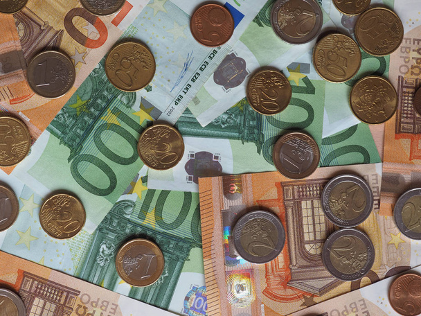 Avrupa Birliği para birimi olan 50 ve 100 Euro 'luk banknotlar ve paralar (EUR) - Fotoğraf, Görsel