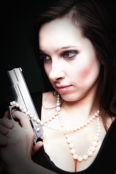 Sexy young woman long hair - gun amd pearl - Foto, afbeelding