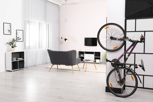 Light living room interior with modern bicycle - Foto, afbeelding