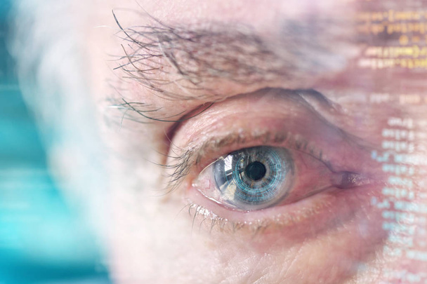 macro shot of senior male blue eye - Zdjęcie, obraz