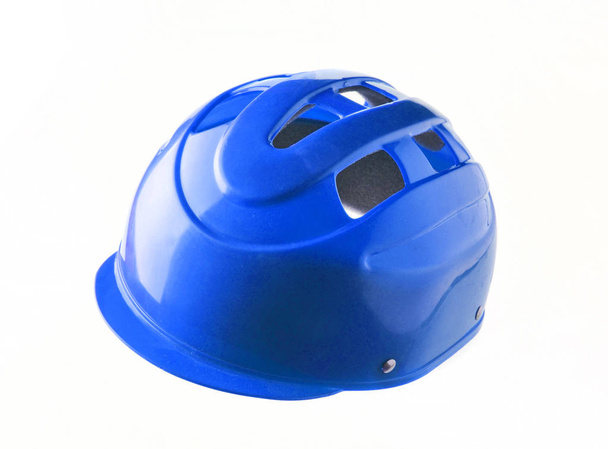 Červená ochranná helma pro kolečkové bruslaře a cyklisty izolovaných na Svatodušní - Fotografie, Obrázek