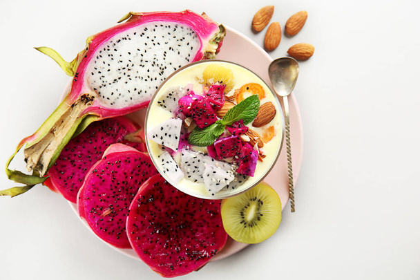 Yogurt with dragon fruit in bowl on light background - Foto, imagen
