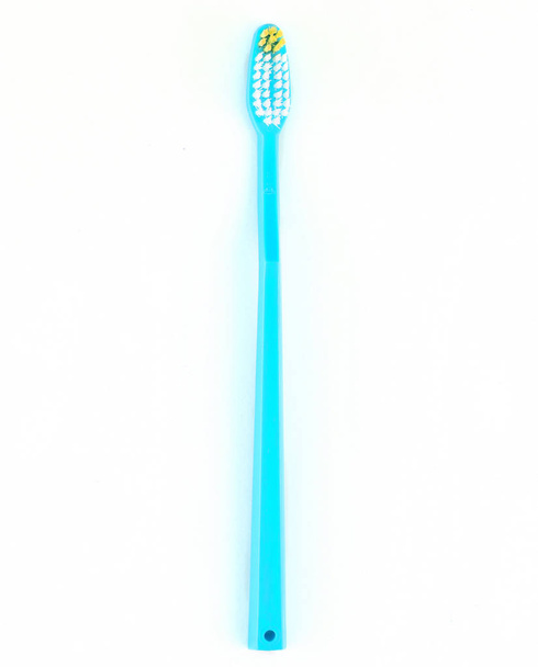 Cepillo de dientes rosa sobre fondo blanco
 - Foto, Imagen