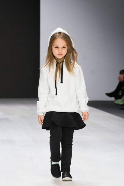 girl wears children dress collection at the international exhibition of the fashion, Kid's fashion day during Belarus Fashion Week - Φωτογραφία, εικόνα