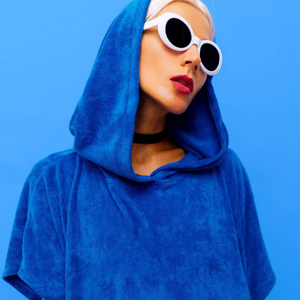Freak Girl. Urban minimal style. Hoody and fashionable sunglasses - 写真・画像