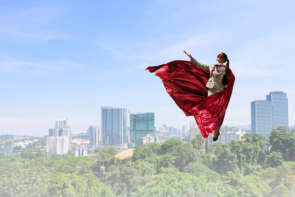 Superfrau am Himmel - Foto, Bild
