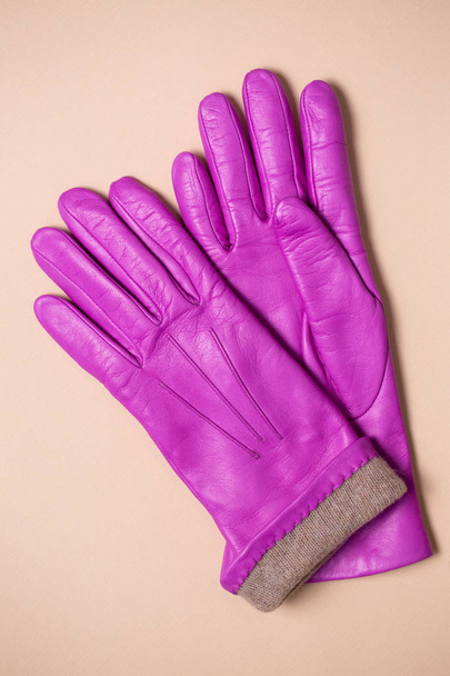 erwärmte rosa Handschuhe - Foto, Bild