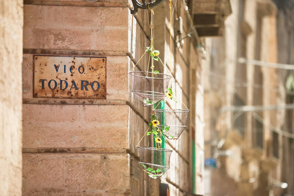 Τάραντας, Απουλία, Ιταλία - όμορφη διακόσμηση μέσα την παλιά πόλη του Τάραντα της Ιταλίας - Φωτογραφία, εικόνα