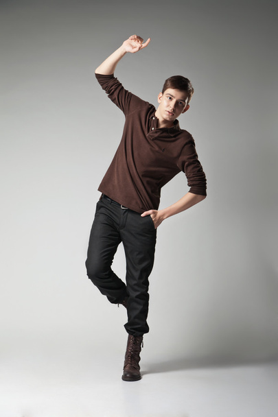 Young fashion male jumping on grey background - Fotoğraf, Görsel