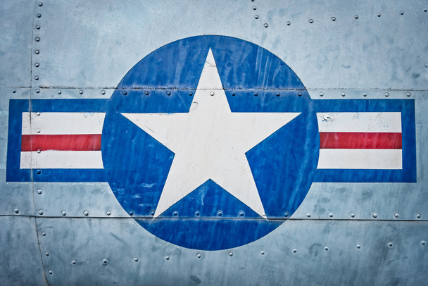 star ve şerit işareti ile askeri uçak. - Fotoğraf, Görsel