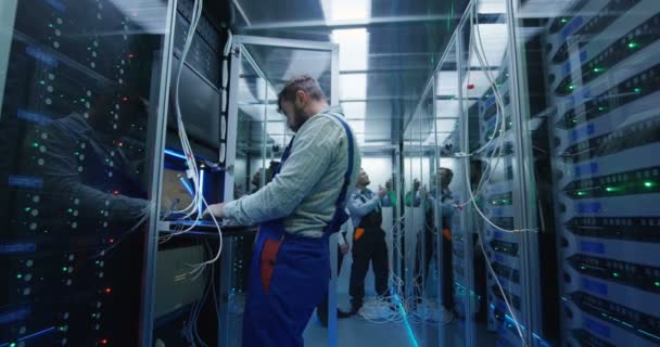 Male technicians working in a data center - Footage, Video