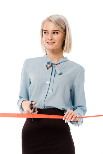 Blonde Geschäftsfrau schneidet rotes Band mit Schere zur Eröffnung, isoliert auf weißem Grund - Foto, Bild