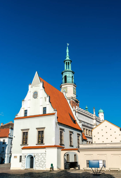 Naváží domu na starém náměstí v Poznani, Polsko - Fotografie, Obrázek