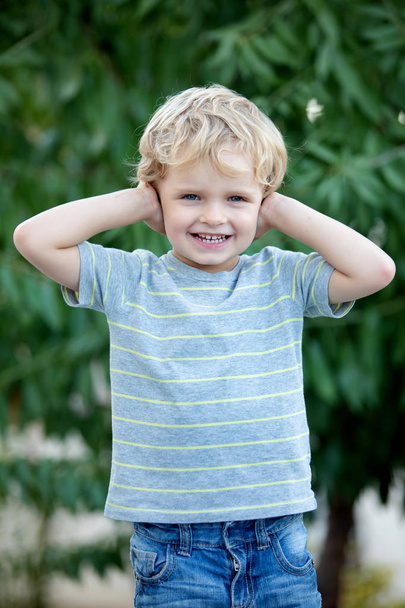 Happy child with blue t-shirt playing in the garden  - Foto, imagen