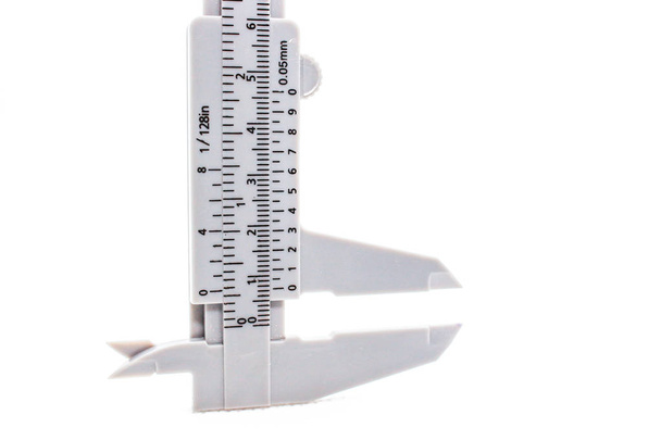 Caliper isolado em fundo branco. Macro calliper tiro ou paquímetro
 - Foto, Imagem