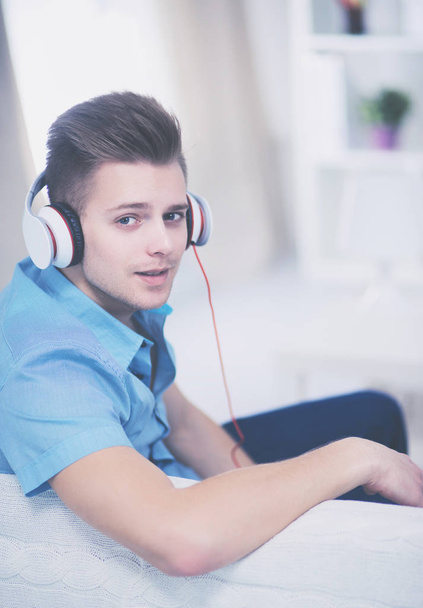 Man listening music with headphones at home - Foto, imagen
