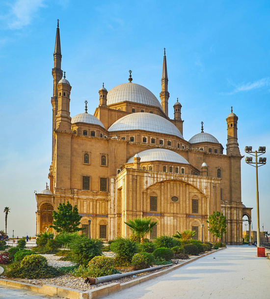 La Mezquita de Alabastro es la tarjeta de visita de El Cairo y uno de los edificios históricos más bellos, creado en estilo otomano y situado en la ciudadela de Saladino, Egipto
. - Foto, imagen