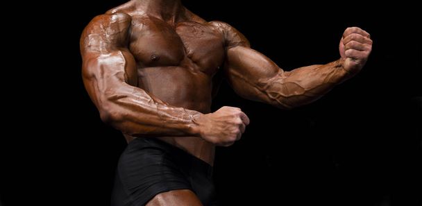 atletas culturistas están tensando bíceps lado del brazo
 - Foto, Imagen