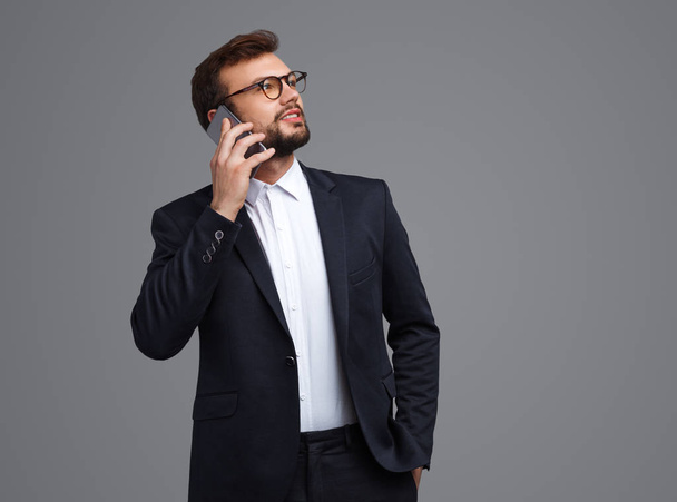 Young businessman speaking on phone - 写真・画像