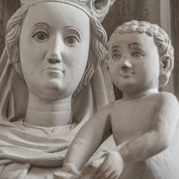 Starověké socha Marie a Chris jako dítě na své ruce, Magdeburk, Německo - Fotografie, Obrázek