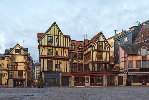 Rouen typische huizen in oude stad, Normandië, Frankrijk met niemand - Foto, afbeelding