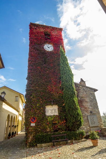 Torre do relógio vermelho, Frontino
 - Foto, Imagem
