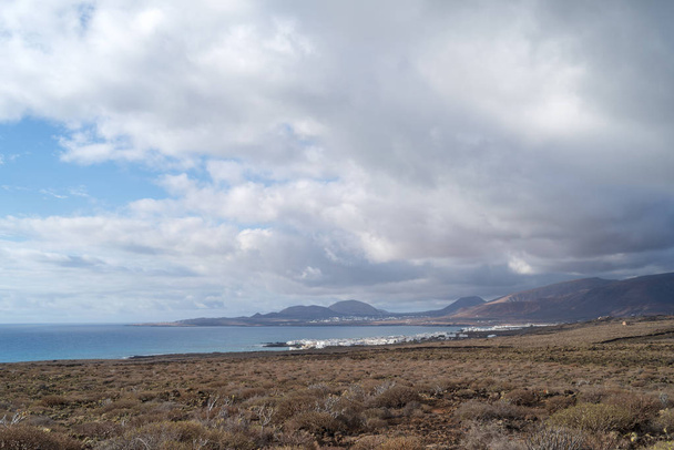 Panorama delle coste vulcaniche, Lanzarote, Isole Canarie, Spagna
 - Foto, immagini