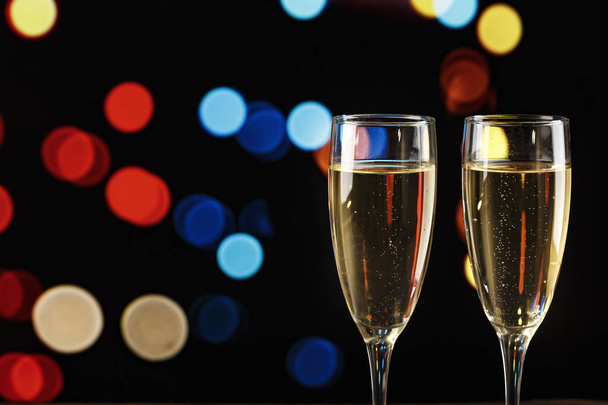 Two glasses of champagne on bokeh background. christmas backgroun - Фото, изображение