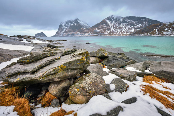 Rotskust van fjord in Noorwegen - Foto, afbeelding