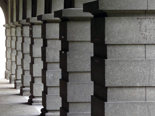 Cidade parede padrão Colunas de concreto
 - Foto, Imagem