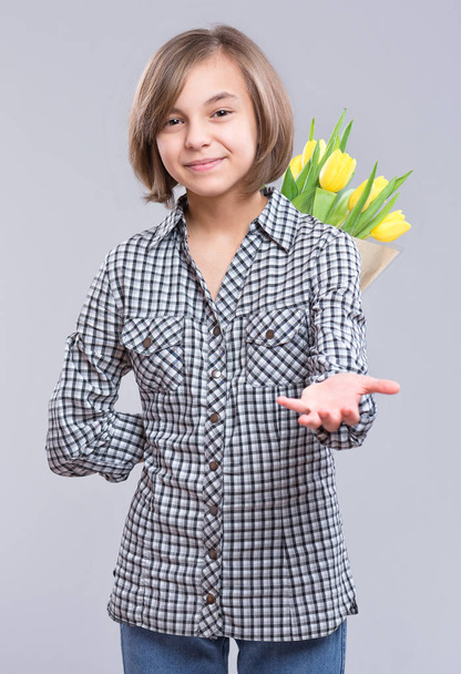 Teen girl with flowers - Фото, зображення