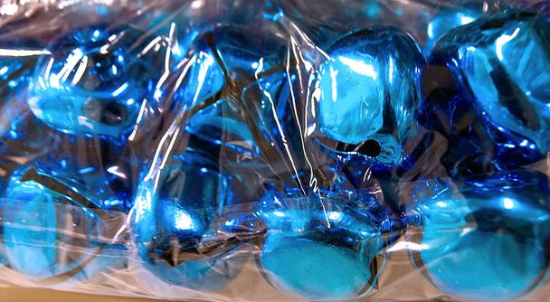      paquete de cascabeles azules en bolsa de plstico nuevo. - Foto, imagen