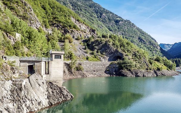 Jezero v horách Pyrenejí - Fotografie, Obrázek