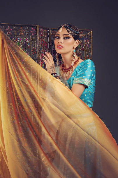 beautiful arabic style bride in ethnic clothes - Foto, Imagen