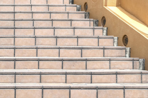 Épület előtt szabadtéri beton kő lépcsők - Fotó, kép