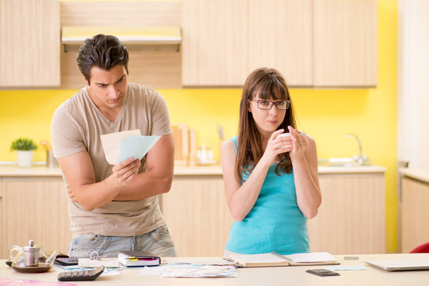 Young family struggling with personal finance - 写真・画像