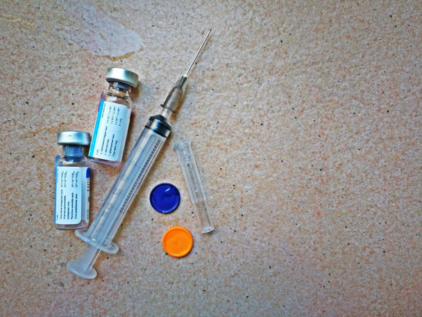 agujas y vacuna para proteger a mis perros de la rabia, la hidrofobia - Foto, Imagen