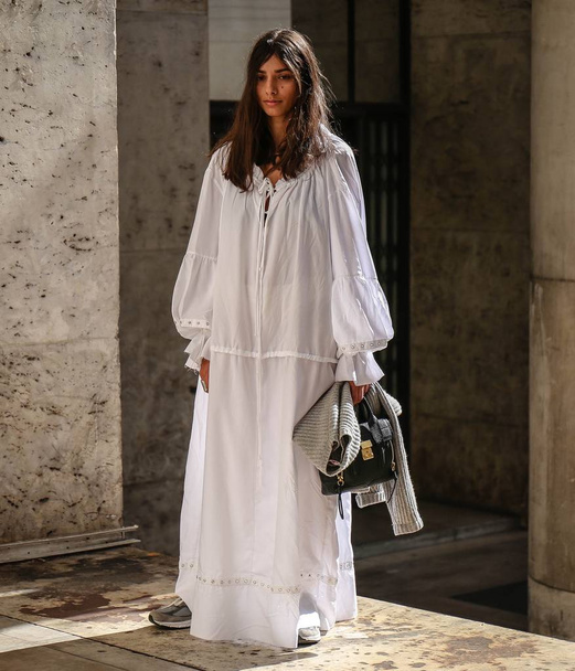 Paříž, Francie - 26 září 2018: ženy na ulici v týden módy v Paříži. - Fotografie, Obrázek