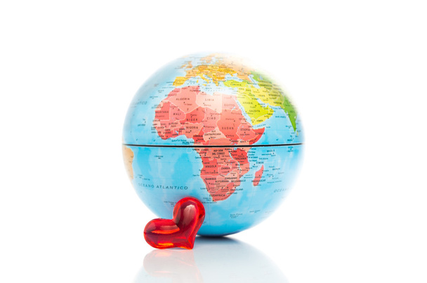 Globe montrant l'Afrique avec un cœur
 - Photo, image