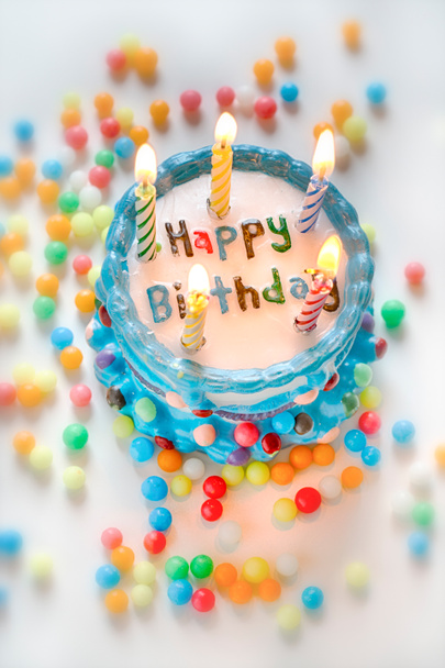 с днем рождения торт со свечами - Фото, изображение