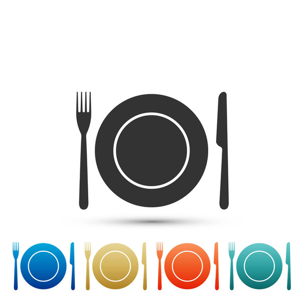 皿、フォーク、ナイフのアイコンが白い背景で隔離。カトラリーのシンボル。レストランの看板。色付きのアイコンで要素を設定します。フラットなデザイン。ベクトル図 - ベクター画像