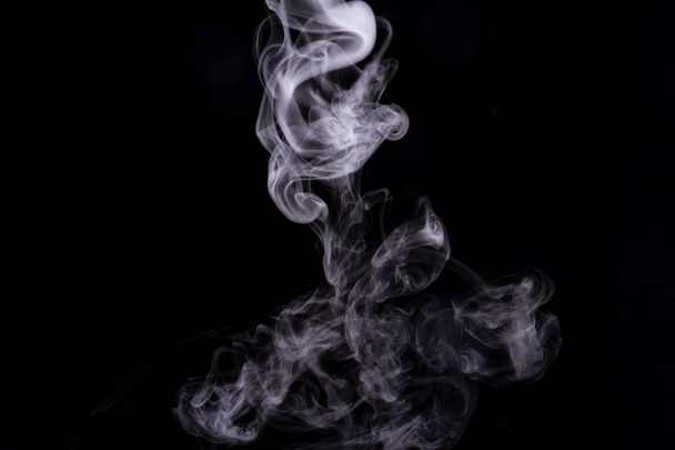 τσιγάρο καπνού απομονωμένες ατμών ρεαλιστική ομίχλη σε μαύρο φόντο - Φωτογραφία, εικόνα