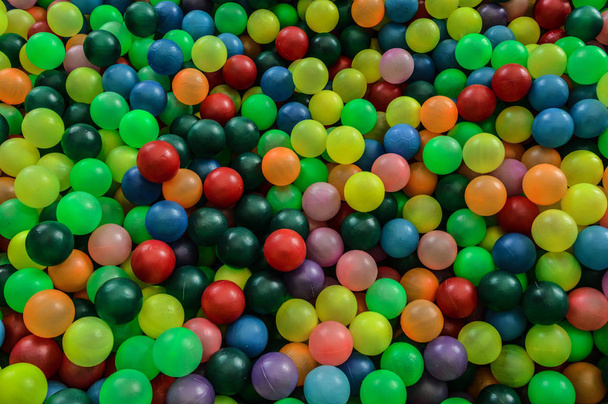 Piscina de pelotas de colores - Foto, Imagen