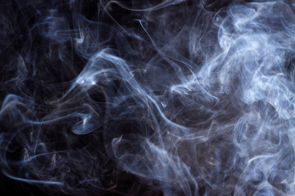 humo de cigarrillo vapor aislado niebla realista sobre fondo negro
 - Foto, imagen