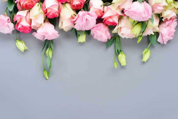 fresh rose flowers on gray - Foto, Bild