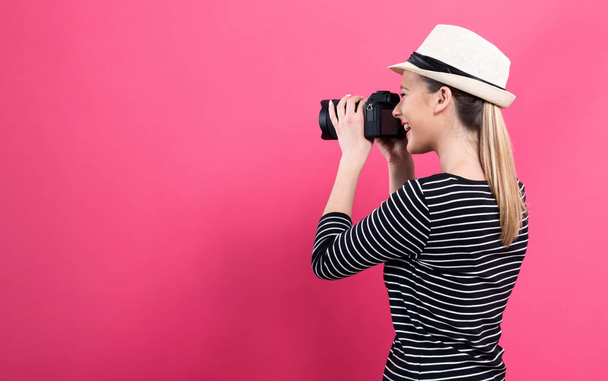 Young woman with a professional camera - Foto, immagini