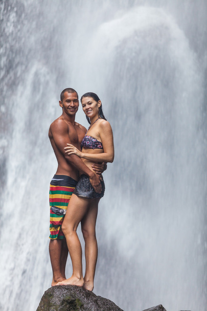 Couple at waterfall - Foto, afbeelding