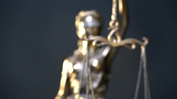 The Statue of Justice - lady justice or Iustitia the Roman goddess of Justice - smooth dolly tracking shot - Séquence, vidéo