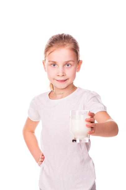 Beautiful little girl holding a glass of fresh milk. - Zdjęcie, obraz