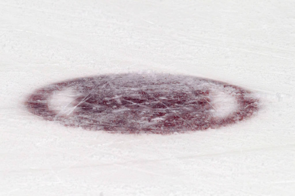 Фрагмент хокейної ковзанки з центральним колом. Концепція, хокей
 - Фото, зображення